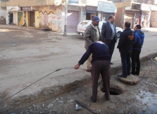 رئيس الحامول بكفر الشيخ يتابع أعمال النظافة بشوارع المدينة