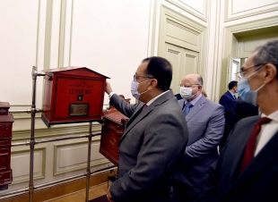 مدبولي..يتفقد أعمال تطوير مبنى متحف البريد المصري التاريخي بالعتبة