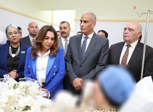 وزيرة التنمية المحلية تقرر نقل حكمت الباز لمستشفى الحروق بالقاهرة