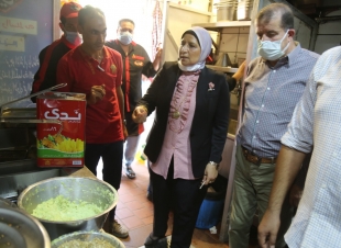 ماضى ومبروك ...  يقودان حملة على الأسواق وتحرير ٤١٢ محضراً متنوعاً بكفر الشيخ