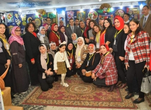 رحمي يفتتح المعرض السنوي للتقويم الميلادي واللوحات الزيتية 2023