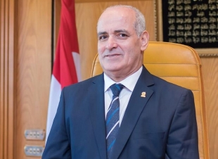 رئيس جامعة الفيوم يهنىء الأخوة الأقباط بعيد القيامة المجيد
