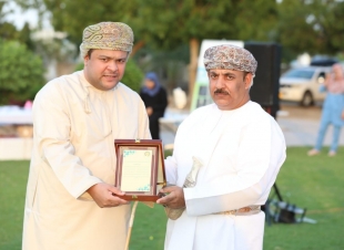 هيثم البحري يشارك في افتتاحية نهائي دوري كرة القدم العماني