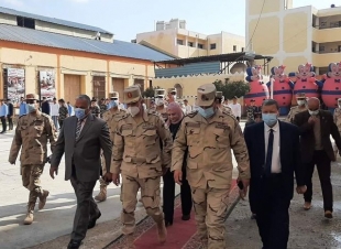 رئيس أركان قوات الدفاع الشعبي والعسكري في زيارة لمدارس دمياط.