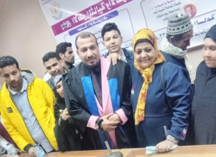 الزميل السيد شحاتة... يهنىء ممدوح حسنى المناخلى ... لحصولة على الماجستير 