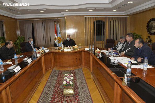 محافظ أسيوط يترأس إجتماع مناقشة الموقف التنفيذي لمشروعات المبادرة الرئاسية 