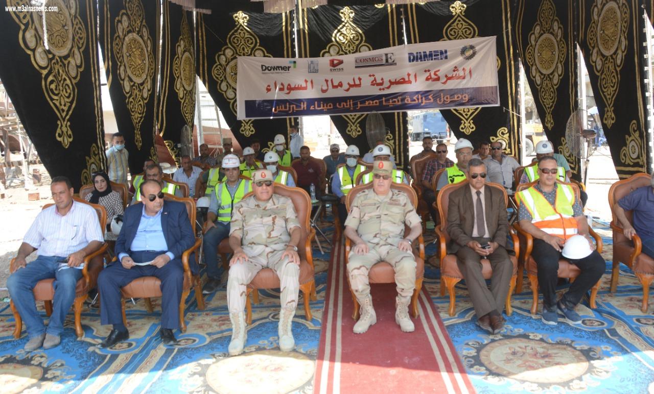 وصول الكراكة الهولندية للبدء في تكريك الرمال السوداء بكفر الشيخ