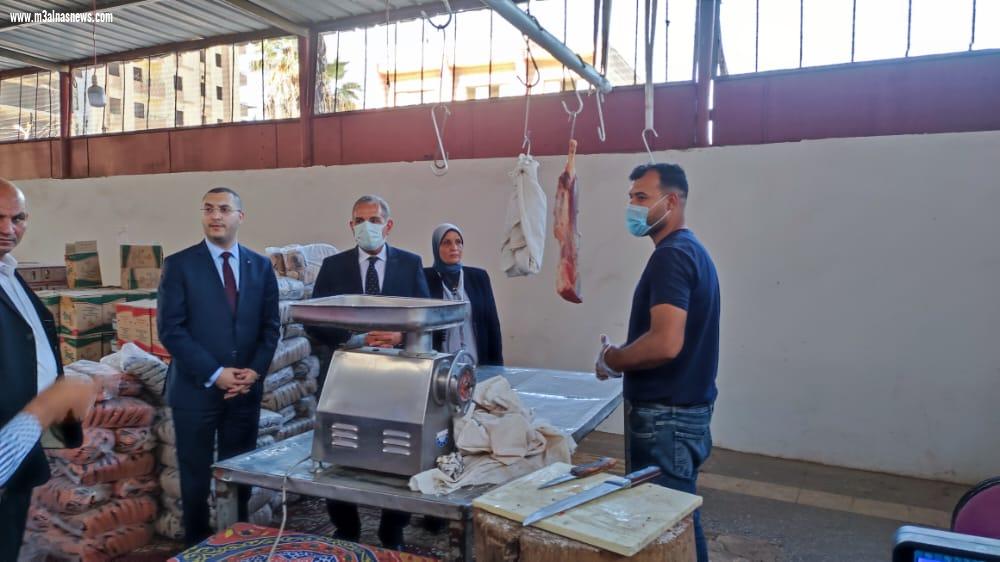 محافظ كفر الشيخ يتفقد الأسواق ويوجه بحملات لضبط لمنع احتكار السلع