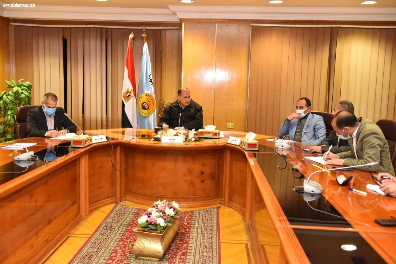 محافظ أسيوط يؤكد على متابعته المستمرة لمنظومة تقنين أراضي أملاك الدولة ويشدد على تكثيف العمل وزيادة معدلات الأداء