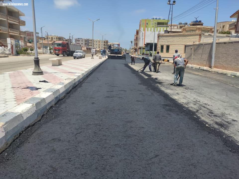 توافد على مصيف بلطيم وتواجد رجال الإنقاذ واستمرار الرصف بالأسفلت والانترلوك