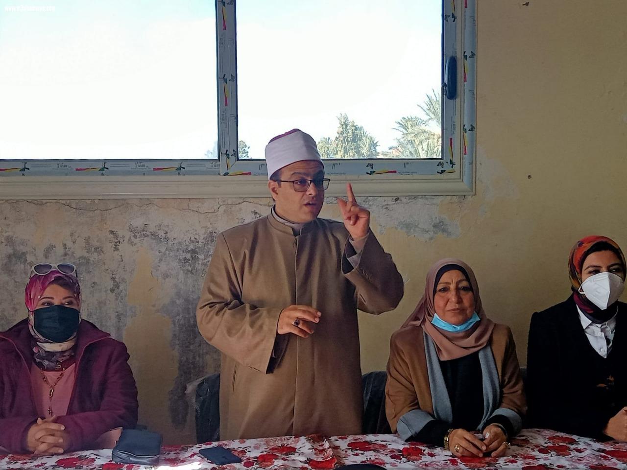   قومي المرأة بكفر الشيخ ينظم حملات توعية ل 1222 سيدة لرفع وعيهن بعدد من القضايا الأسرية