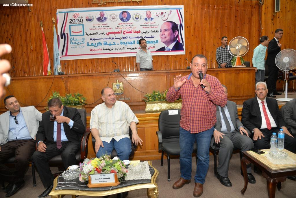 بحضور أكثر من 400 شاب وفتاة  محافظ أسيوط يواصل لقاءاته الحوارية مع الشباب