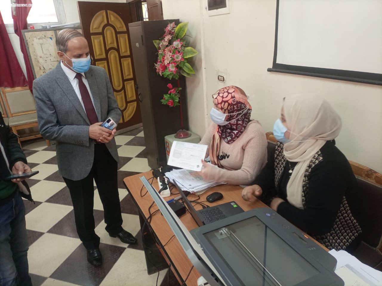  وكيل تعليم كفر الشيخ يكرم المتميزين ومتابعة تلقي الطلاب لقاح كورونا