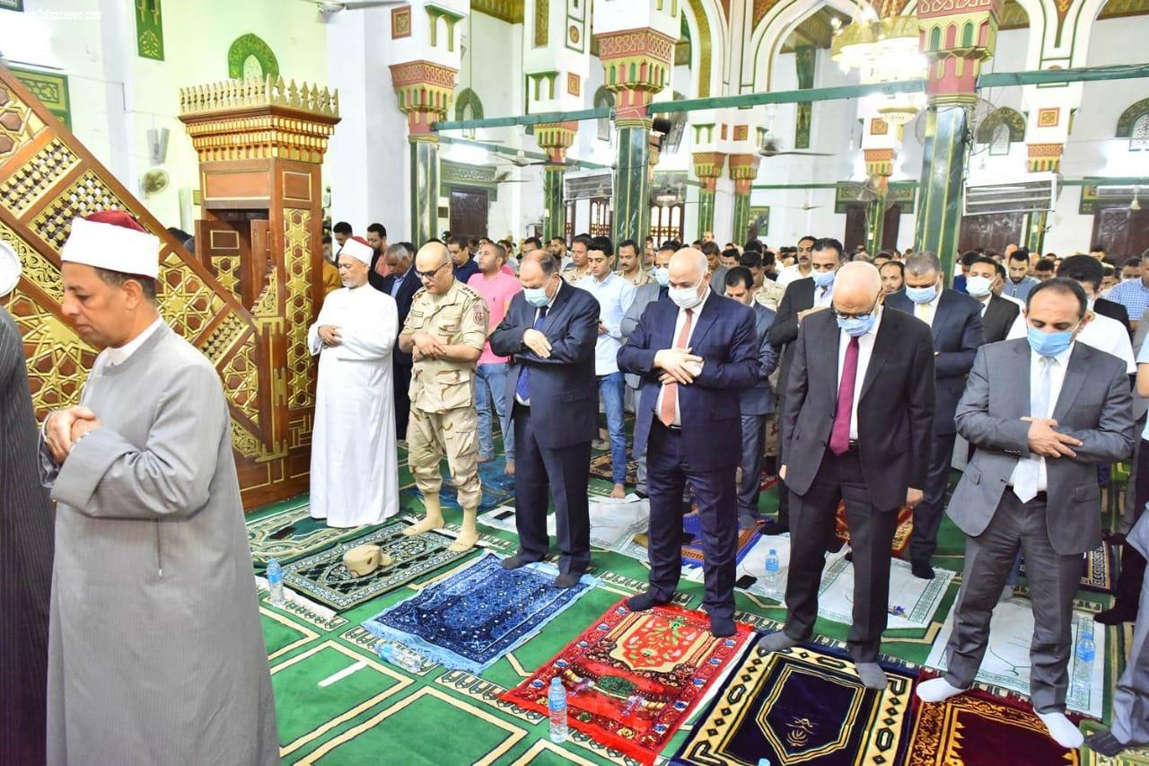 محافظ أسيوط يستقبل المهنئين بعيد الفطر المبارك بمقر ديوان عام المحافظة