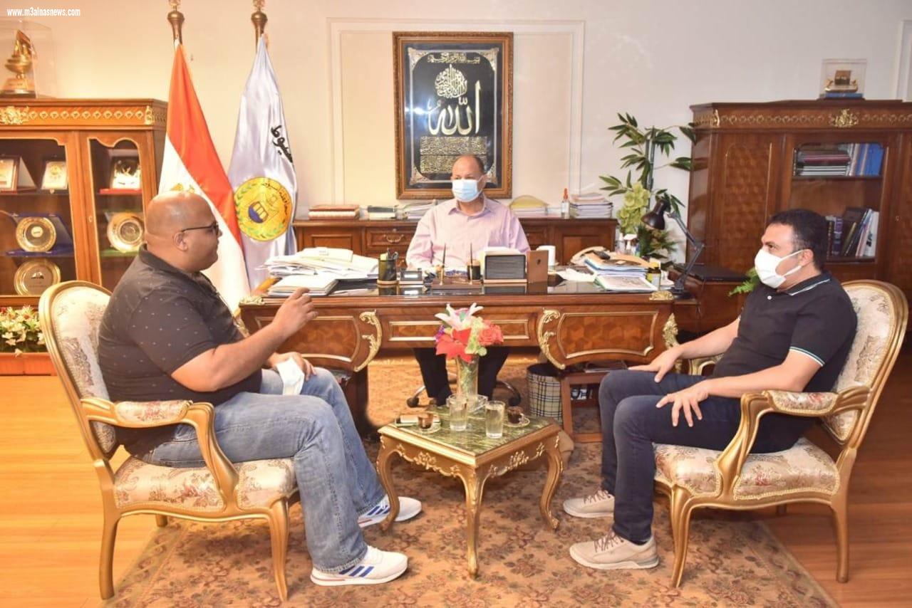 محافظ أسيوط يلتقي مدير البرنامج الوطني لإدارة المخلفات الصلبة لمناقشة الموقف التنفيذى لإنشاء المحطات الوسيطة و سبل دعم منظومة النظافة بالمحافظة