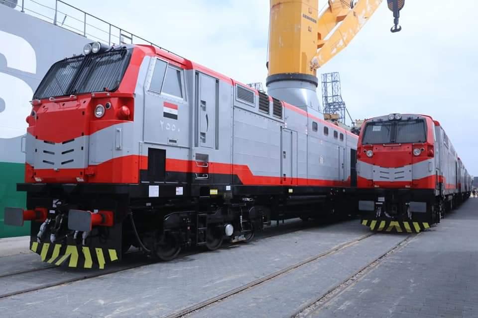 • وزير النقل يعلن وصول الدفعة الرابعة من الجرارات الجديدة الى ميناء الاسكندرية 