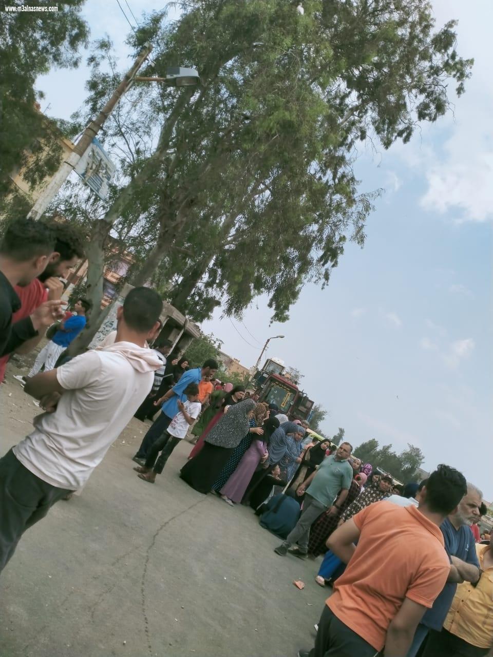 وقفة احتجاجية لاهالى قرية زيدان بكفرالشيخ لتأخر بانتشال جثامين أبنائهم
