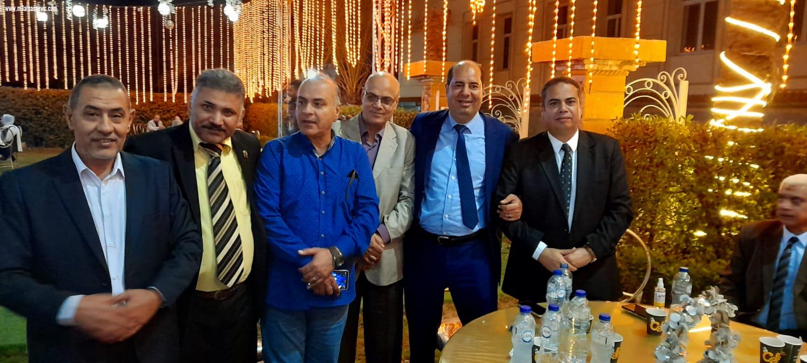 تهنئة بمناسبة زفاف نجل الدكتور عبدالحميد الصباغ وكيل كلية الآداب بكفرالشيخ