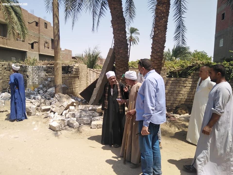 محافظ أسيوط : تنفيذ 37 حالات ازالة لبعض التعديات على الاراضى الزراعية ومخالفات البناء بمراكز الفتح وساحل سليم وصدفا وحى شرق