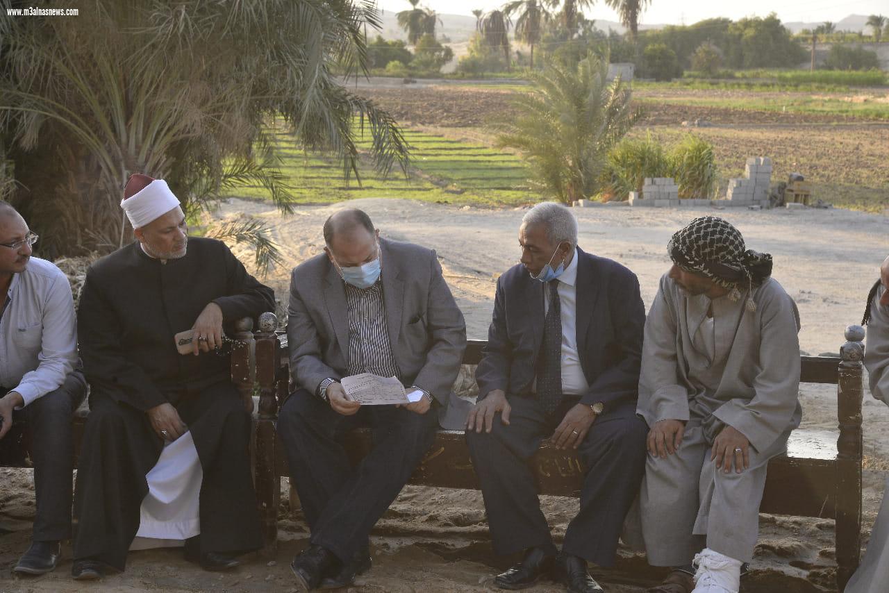 محافظ أسيوط يشارك فى تشييع جثامين 