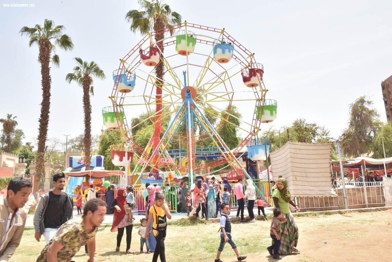 محافظ أسيوط : توافد المواطنين على الحدائق والمتنزهات والعبارات النيلية فى ثانى ايام عيد الفطر وحملات نظافة مكثفة بالمراكز والاحياء