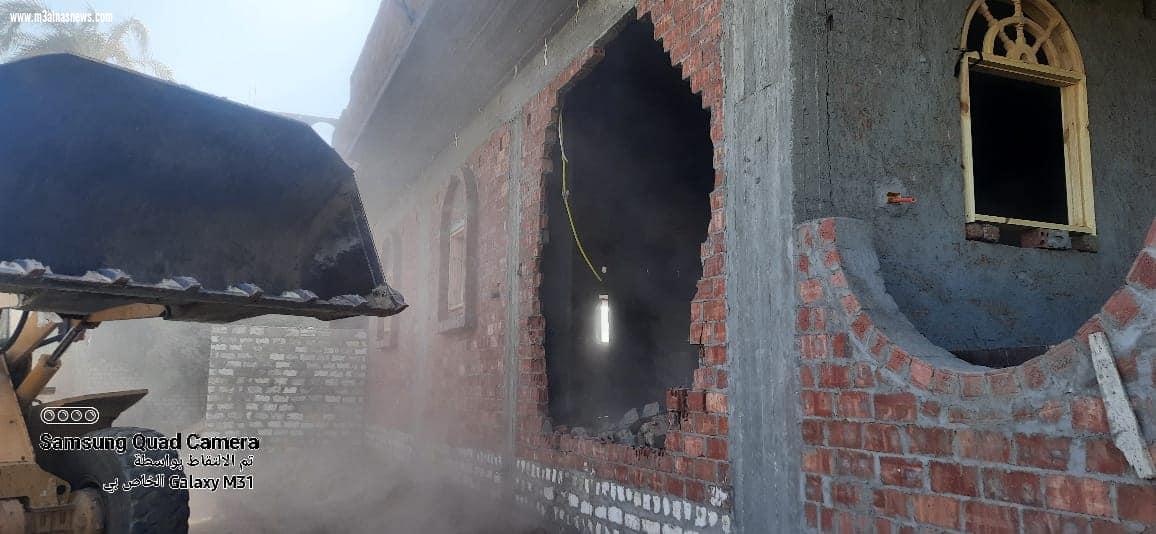 ضمن الموجة الـ 18 لإزالة التعديات محافظ أسيوط: إزالة 8 حالات تعدي على أراضي زراعية وأملاك دولة بمركزي أبنوب والفتح خلال يوم واحد