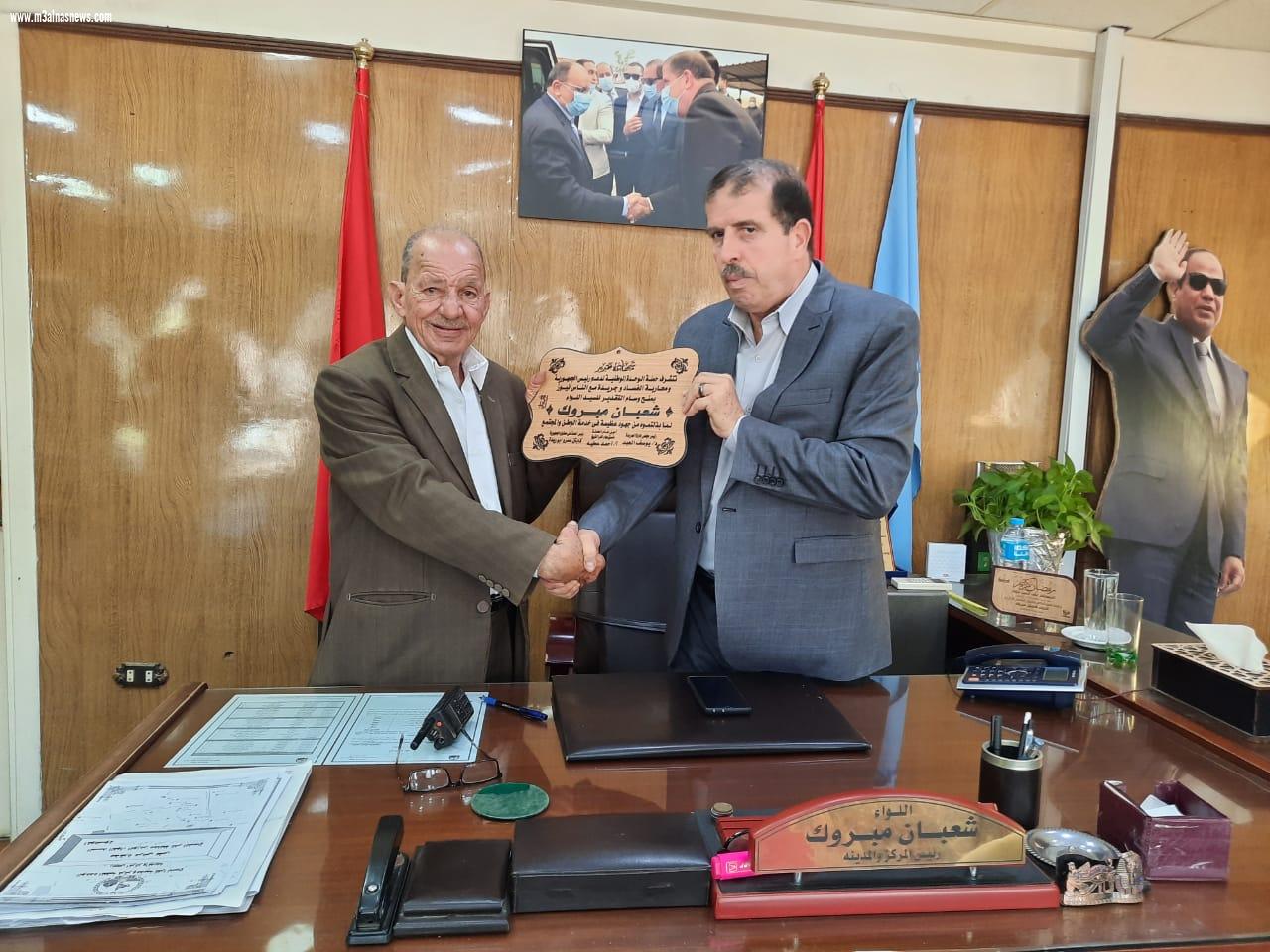 أمين عام حملة الوحدة الوطنية يكرم رئيس مدينة كفرالشيخ