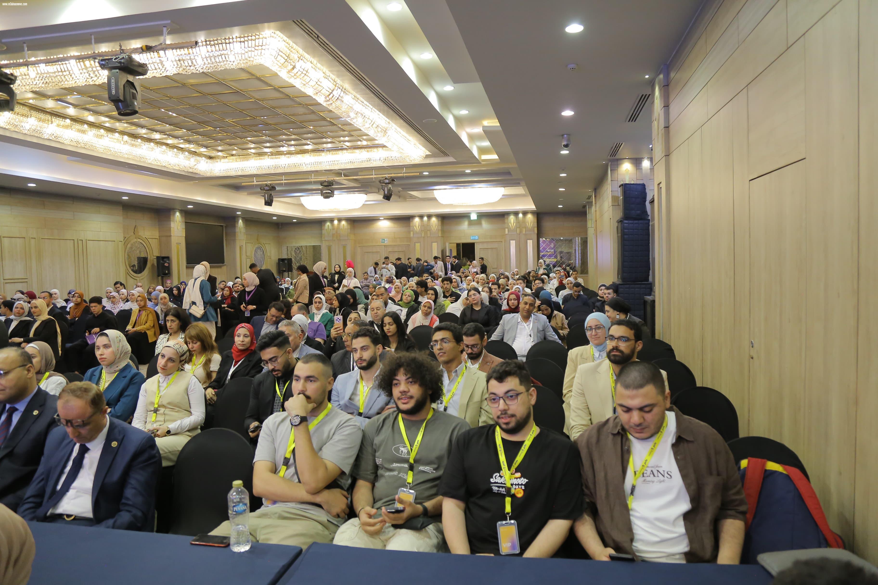 الإتحاد المصري لطلاب الصيدلة ينظم مؤتمر EPSF وسط اجواء احتفالية 