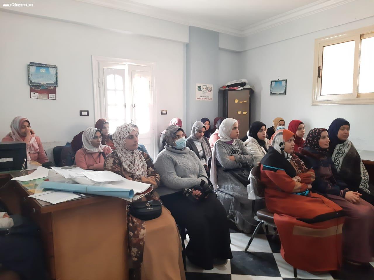 مجلس قومي المرأة بكفر الشيخ يدرب 1800 سيدة بقرى حياة كريمة