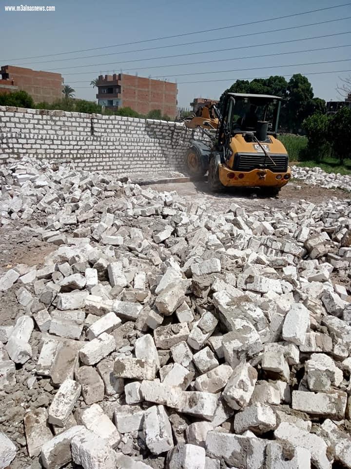 محافظ أسيوط يتفقد أعمال إنشاء الوحدة الصحية ببلاو ومركز شباب بانوب بمركز ديروط ضمن مشروعات المبادرة الرئاسية 