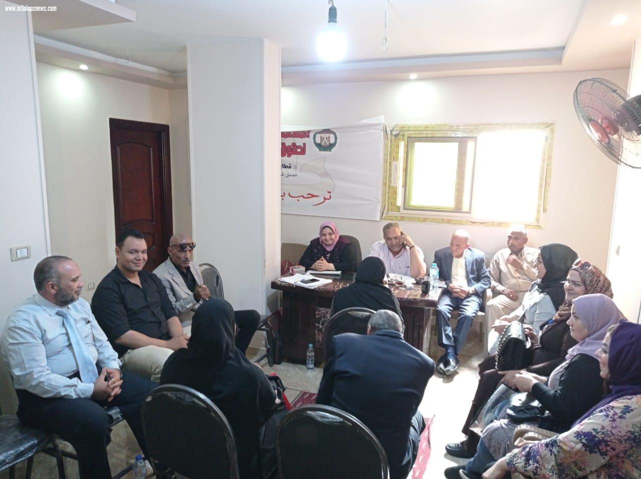 مكتب كفرالشيخ يجتمع لحل مشكلات المواطنين ويهنئ القرشى بتكليفه مستشارا إعلاميا لرئيس مجلس الإدارة