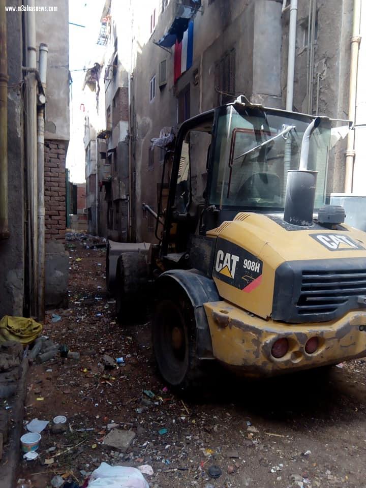 رفع القمامة بمنيا القمح تنفيذا لتعليمات عبية
