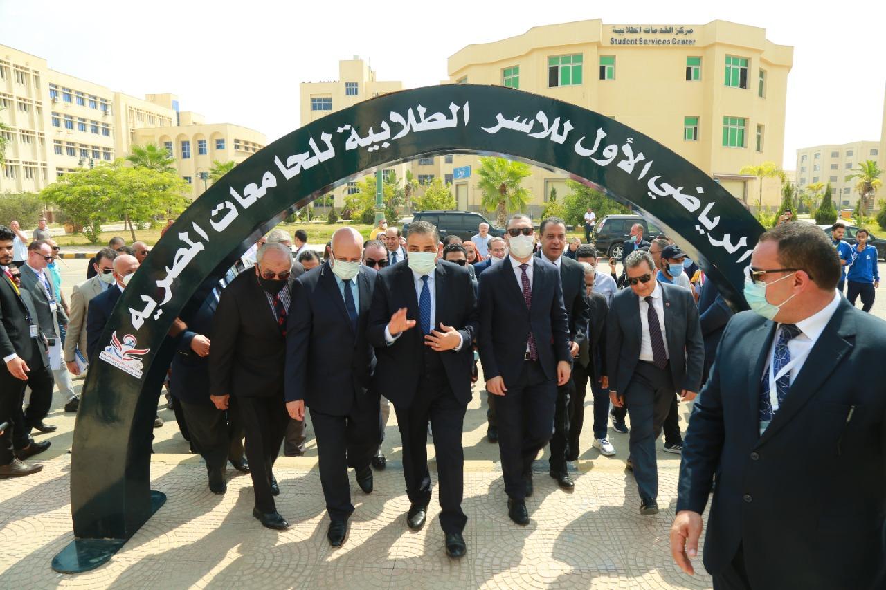 محافظ كفر الشيخ ورئيس الجامعة يثنون على العروض الرياضية للجامعات المصرية