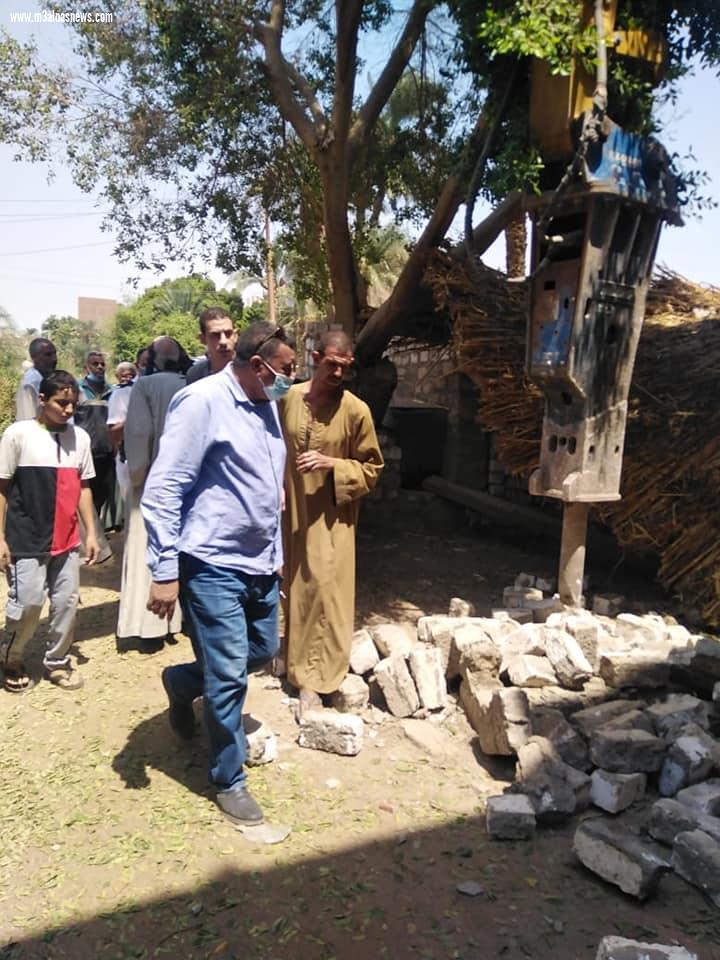 محافظ أسيوط : تنفيذ 37 حالات ازالة لبعض التعديات على الاراضى الزراعية ومخالفات البناء بمراكز الفتح وساحل سليم وصدفا وحى شرق