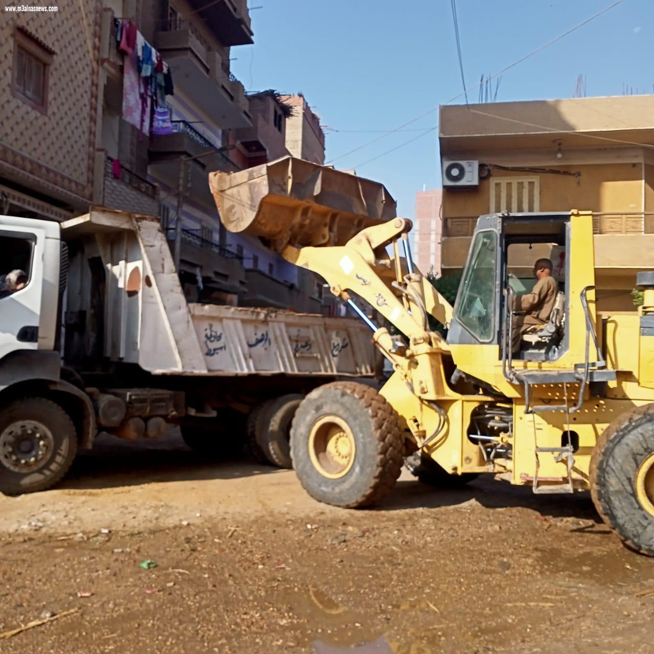 محافظ أسيوط يوافق على تخصيص أراضي أملاك دولة لإنشاء محطات رفع صرف صحي ونقطة شرطة وإدارة اجتماعية بمركزي ديروط ومنفلوط