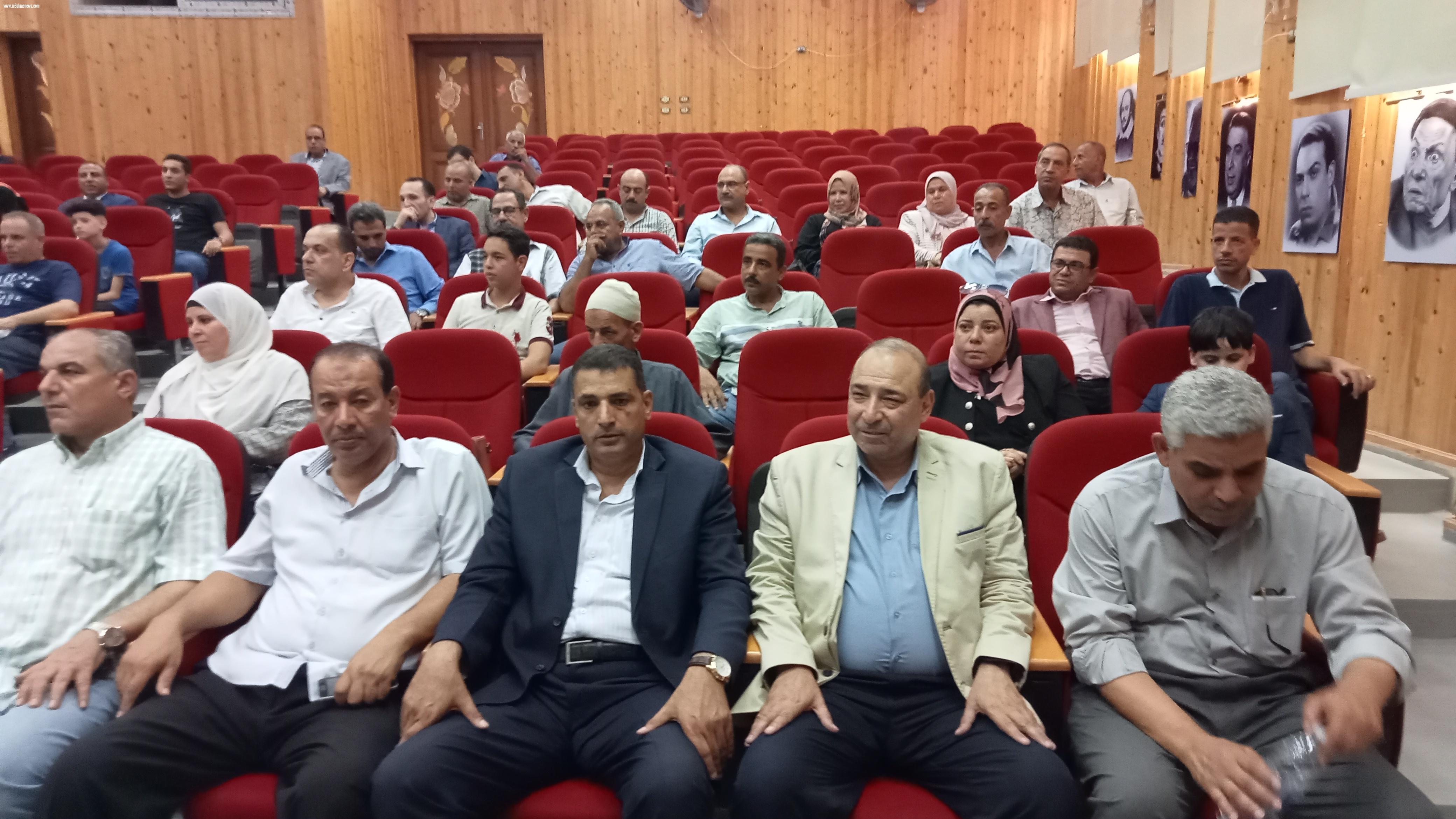 قيادات التربية والتعليم تكرم ... خالد البربرى .. مدير تعليم كفر الشيخ لبلوغة سن المعاش