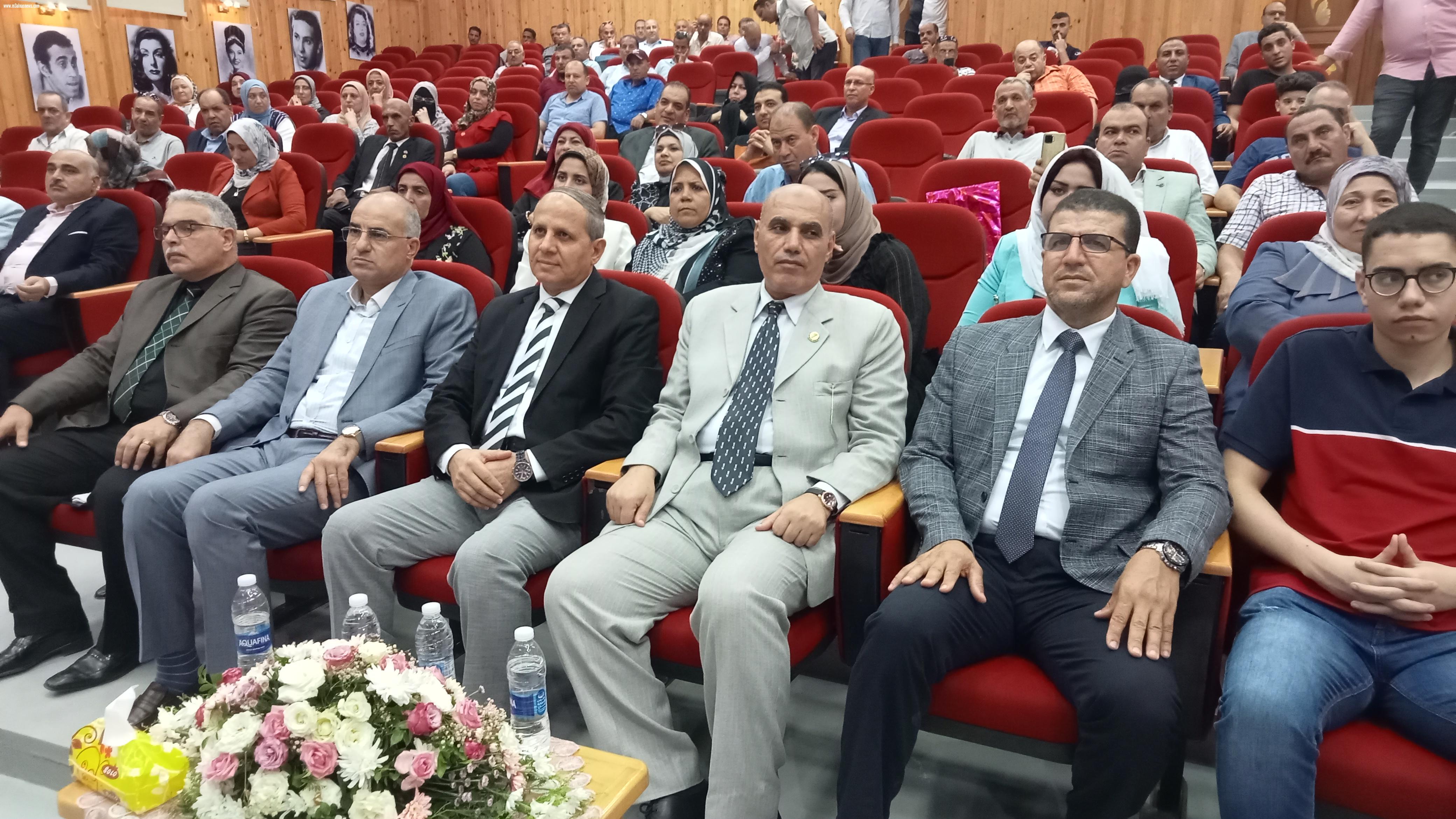 قيادات التربية والتعليم تكرم ... خالد البربرى .. مدير تعليم كفر الشيخ لبلوغة سن المعاش