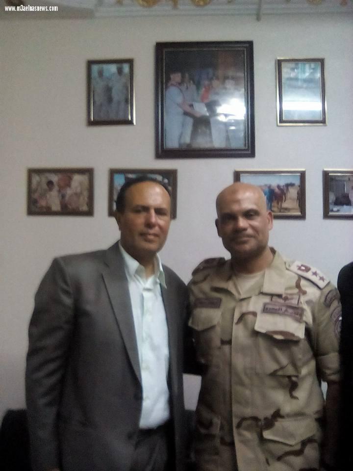 بالصور| مدير إدارة بلطيم التعليمية يكرّم المستشار العسكري بكفر الشيخ