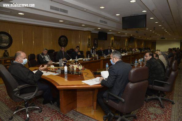 محافظ أسيوط يترأس إجتماع مناقشة الموقف التنفيذي لمشروعات المبادرة الرئاسية 