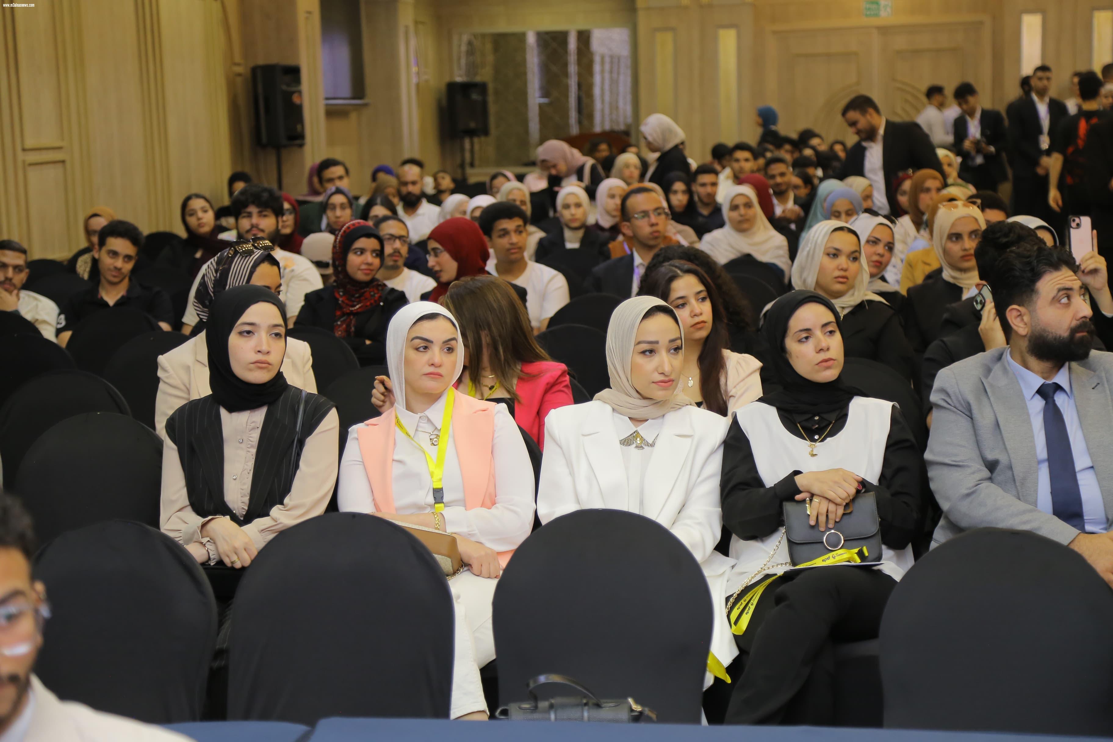الإتحاد المصري لطلاب الصيدلة ينظم مؤتمر EPSF وسط اجواء احتفالية 