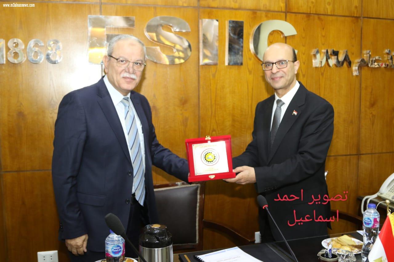 رئيس جامعه اسيوط يشارك موتمر صناعه السكر بالقاهرة