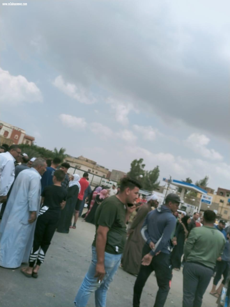 وقفة احتجاجية لاهالى قرية زيدان بكفرالشيخ لتأخر بانتشال جثامين أبنائهم
