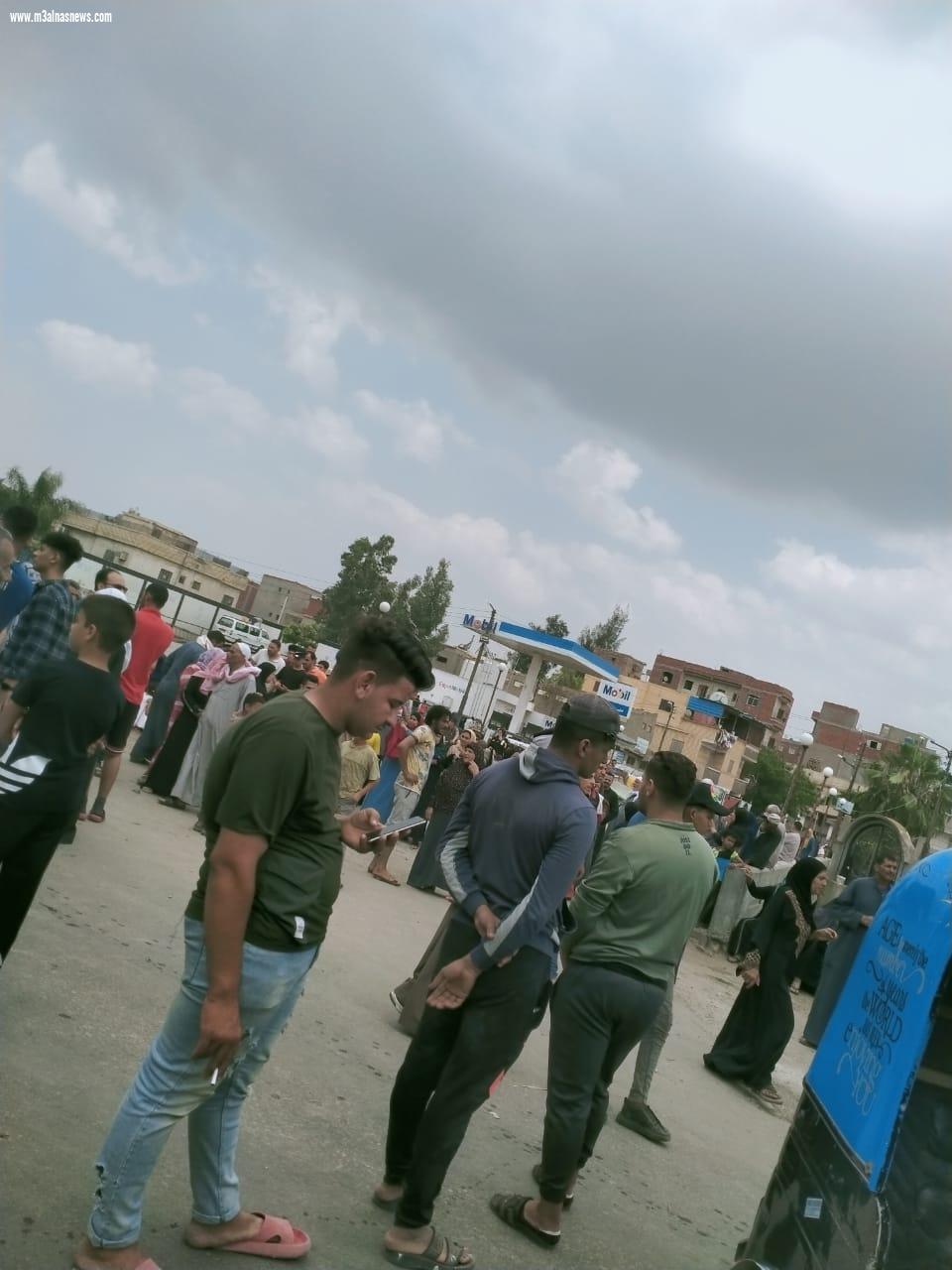 وقفة احتجاجية لاهالى قرية زيدان بكفرالشيخ لتأخر بانتشال جثامين أبنائهم
