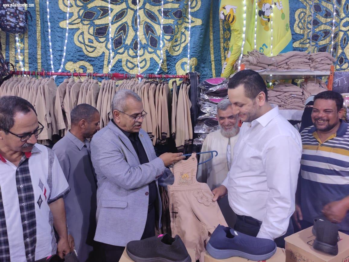 مستقبل وطن بكفر الشيخ يفتتح  معرضا مجانيا للملابس والأدوات المدرسية فى الحامول 