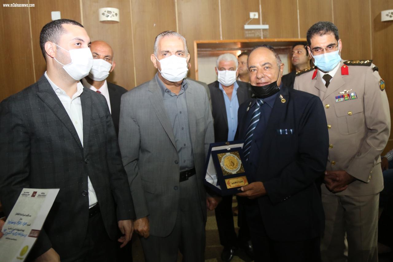 محافظ كفر الشيخ يكرم أبطال أكتوبر ويؤكد أن رجال القوات المسلحة المصرية هم فخر مصر والعالم