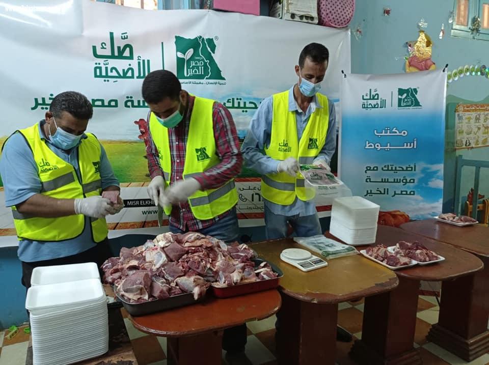محافظ أسيوط : يقول ذبح وتوزيع 203 عجل من خلال مؤسسة مصر الخير على الاسر الاكثر احتياجاً خلال عيد الاضحى