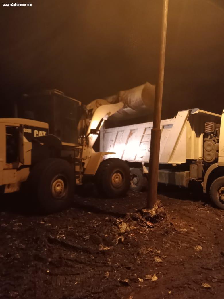 رفع مياه الأمطار بمدن وقرى كفر الشيخ والانتهاء من رفع 2400 طن قمامة ببلطيم ليلا