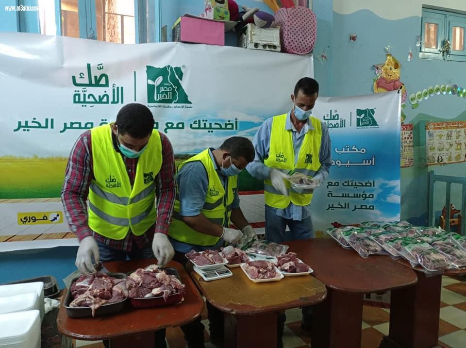 محافظ أسيوط : يقول ذبح وتوزيع 203 عجل من خلال مؤسسة مصر الخير على الاسر الاكثر احتياجاً خلال عيد الاضحى