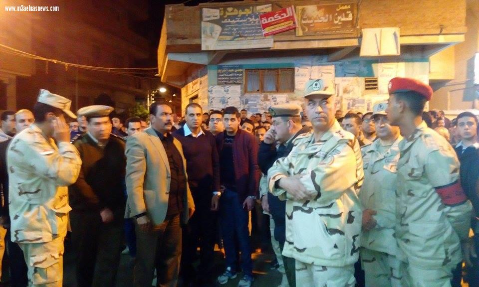 الآلاف بقلين يتقدمهم محافظ كفر الشيخ يشيعون جثمان الرائد أحمد الدشاش وسط هتافات منددة بالإرهاب