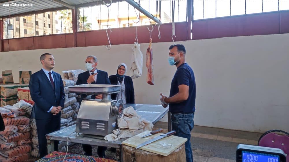 محافظ كفر الشيخ يتفقد الأسواق ويوجه بحملات لضبط لمنع احتكار السلع